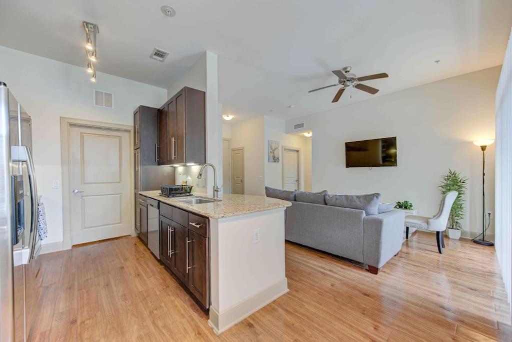 Cozy Apt Nrg Pool,Wi-Fi, Free Parking, Petsok! Houston Bagian luar foto