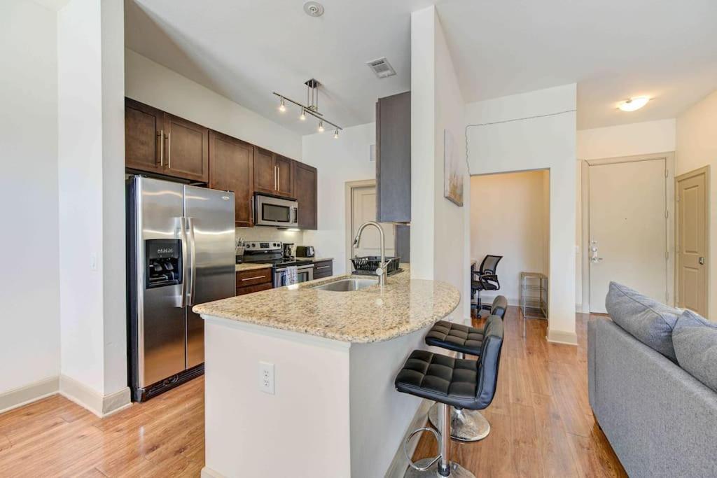 Cozy Apt Nrg Pool,Wi-Fi, Free Parking, Petsok! Houston Bagian luar foto