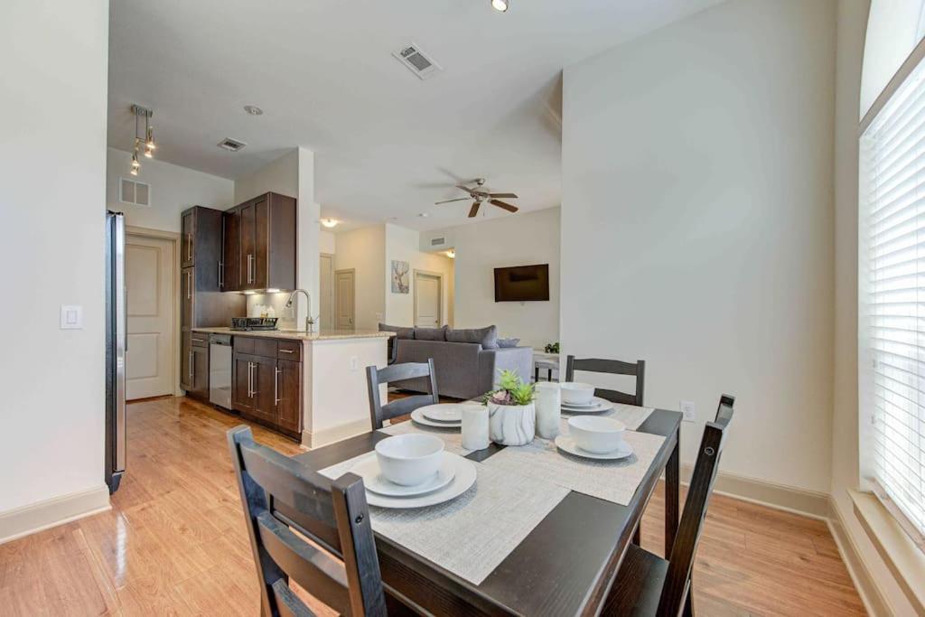 Cozy Apt Nrg Pool,Wi-Fi, Free Parking, Petsok! Houston Bagian luar foto