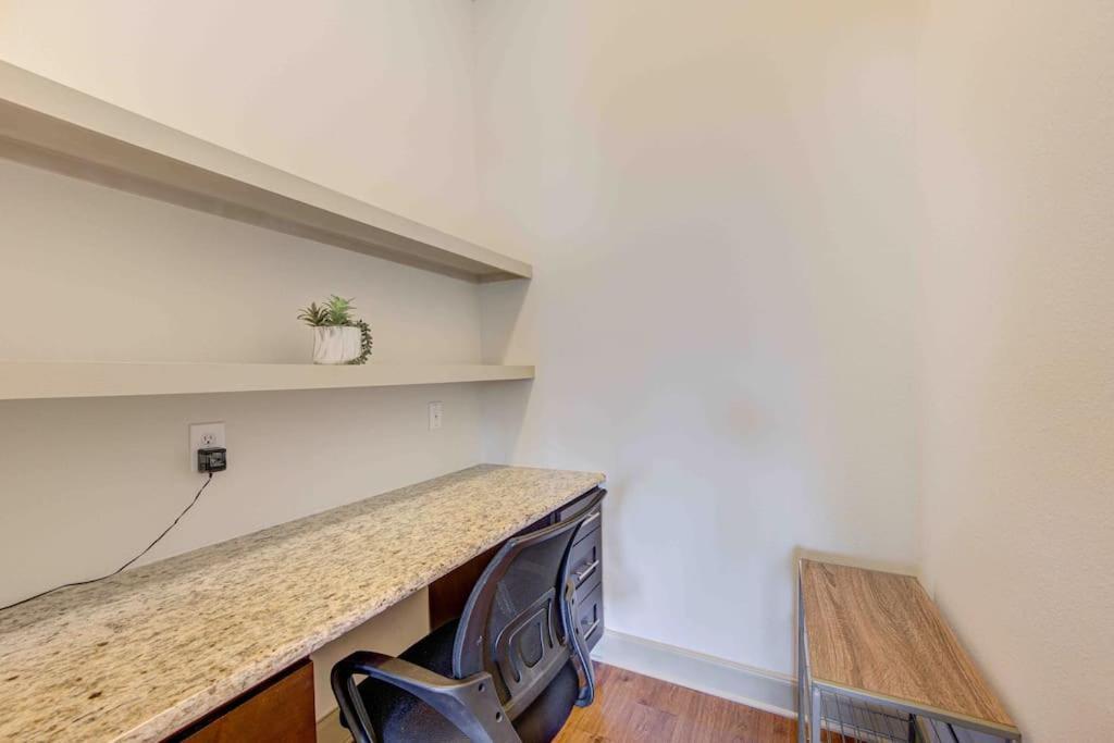 Cozy Apt Nrg Pool,Wi-Fi, Free Parking, Petsok! Houston Bagian luar foto