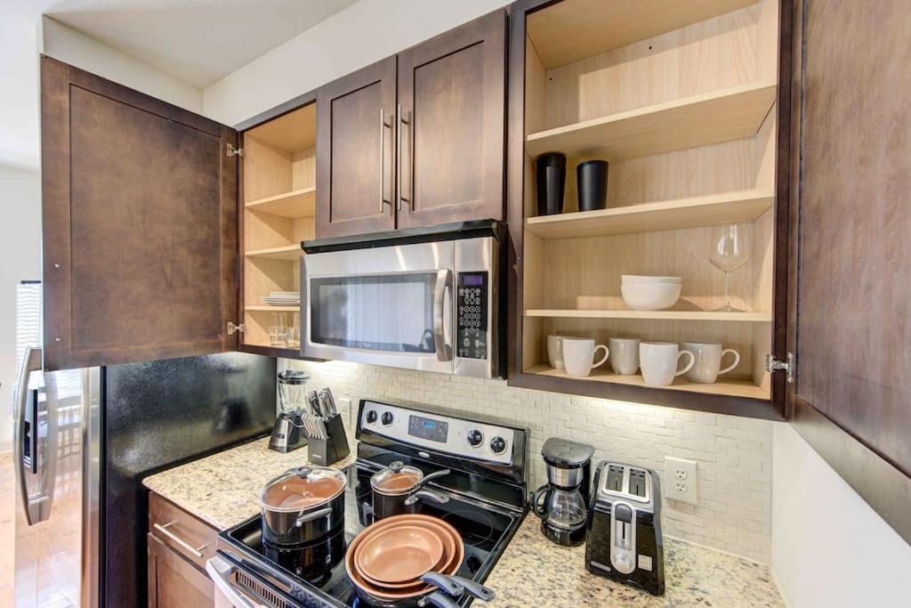 Cozy Apt Nrg Pool,Wi-Fi, Free Parking, Petsok! Houston Bagian luar foto