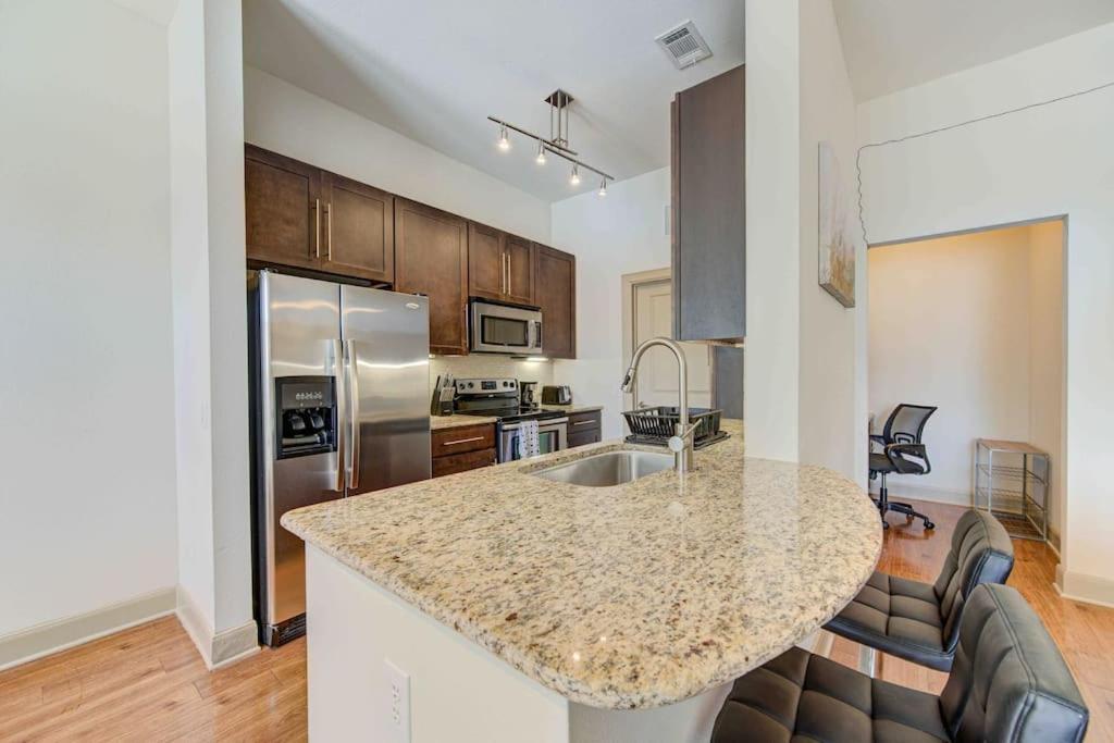 Cozy Apt Nrg Pool,Wi-Fi, Free Parking, Petsok! Houston Bagian luar foto