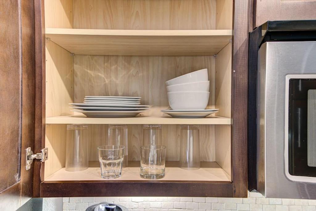 Cozy Apt Nrg Pool,Wi-Fi, Free Parking, Petsok! Houston Bagian luar foto
