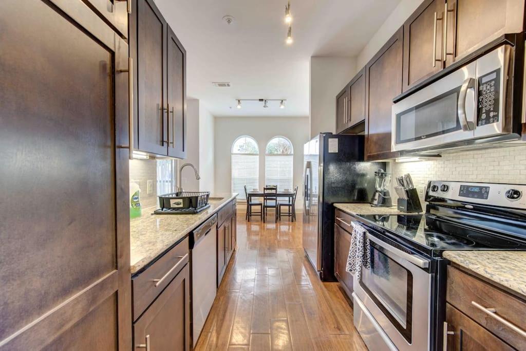 Cozy Apt Nrg Pool,Wi-Fi, Free Parking, Petsok! Houston Bagian luar foto