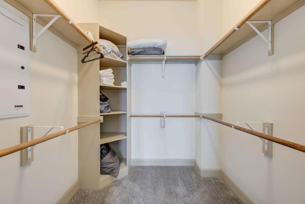 Cozy Apt Nrg Pool,Wi-Fi, Free Parking, Petsok! Houston Bagian luar foto