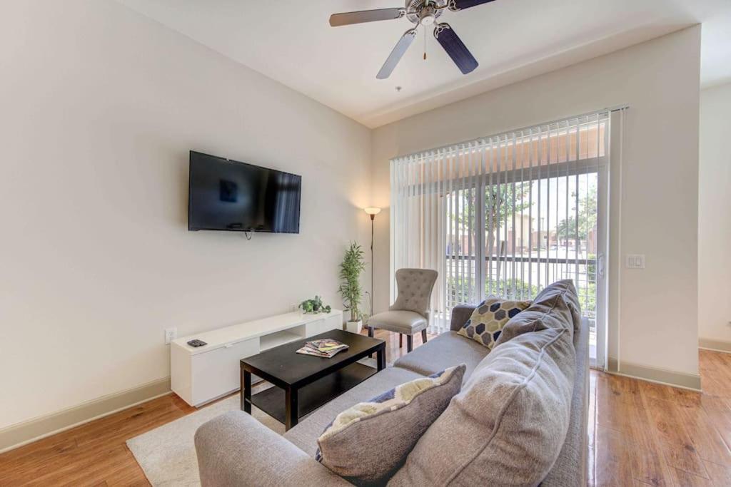 Cozy Apt Nrg Pool,Wi-Fi, Free Parking, Petsok! Houston Bagian luar foto