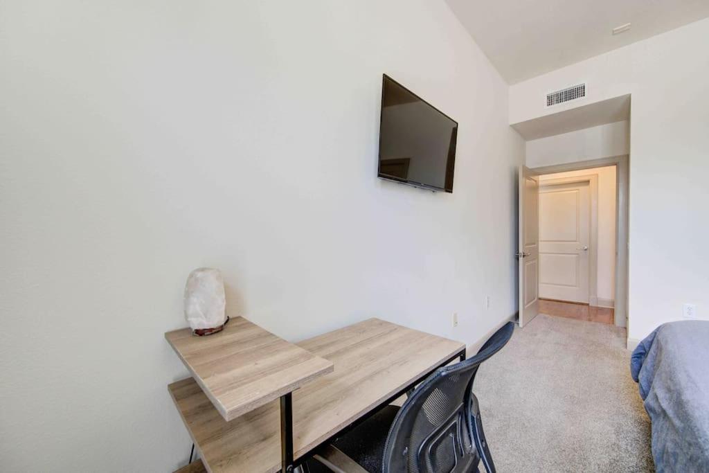 Cozy Apt Nrg Pool,Wi-Fi, Free Parking, Petsok! Houston Bagian luar foto