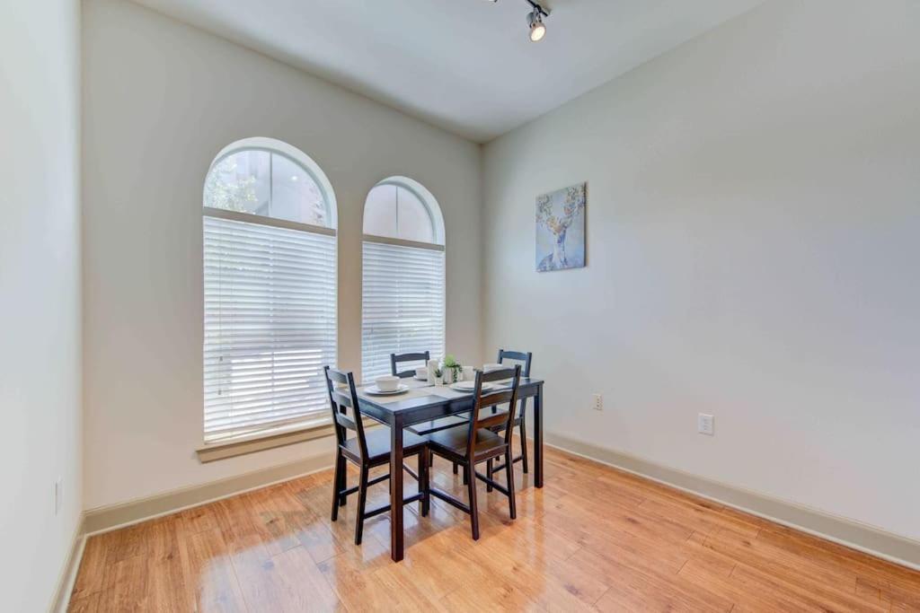 Cozy Apt Nrg Pool,Wi-Fi, Free Parking, Petsok! Houston Bagian luar foto