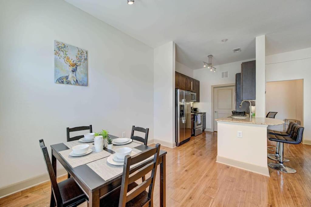Cozy Apt Nrg Pool,Wi-Fi, Free Parking, Petsok! Houston Bagian luar foto